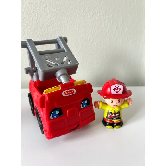 Fisher-Price Little People Fire Truck with Firefighter Figure 2019 - Picture 1 of 11